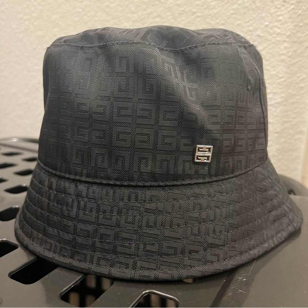 Givenchy black 4G logo bucket hat size 56